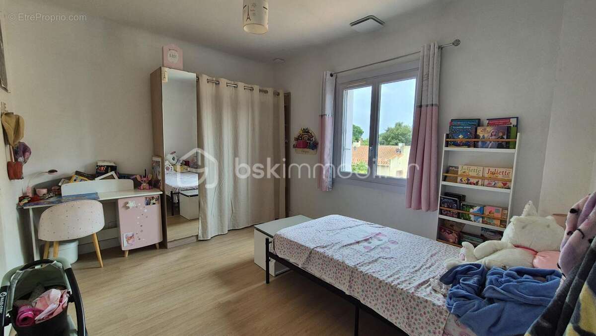 A vendre maison de ville de 129m² trois faces sur terrain de 438m² a elne - centre ville - proche de tous les commerces des ecol - photo 9