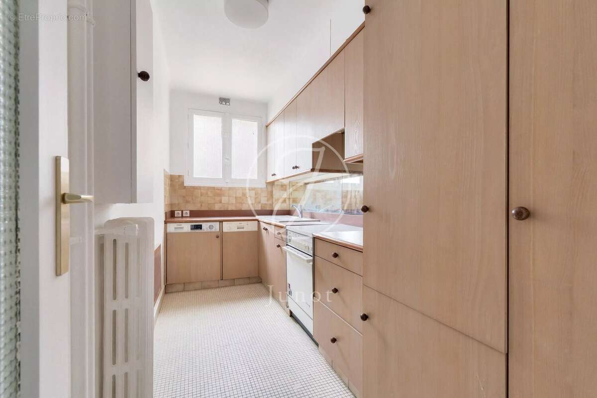 Appartement à PARIS-16E