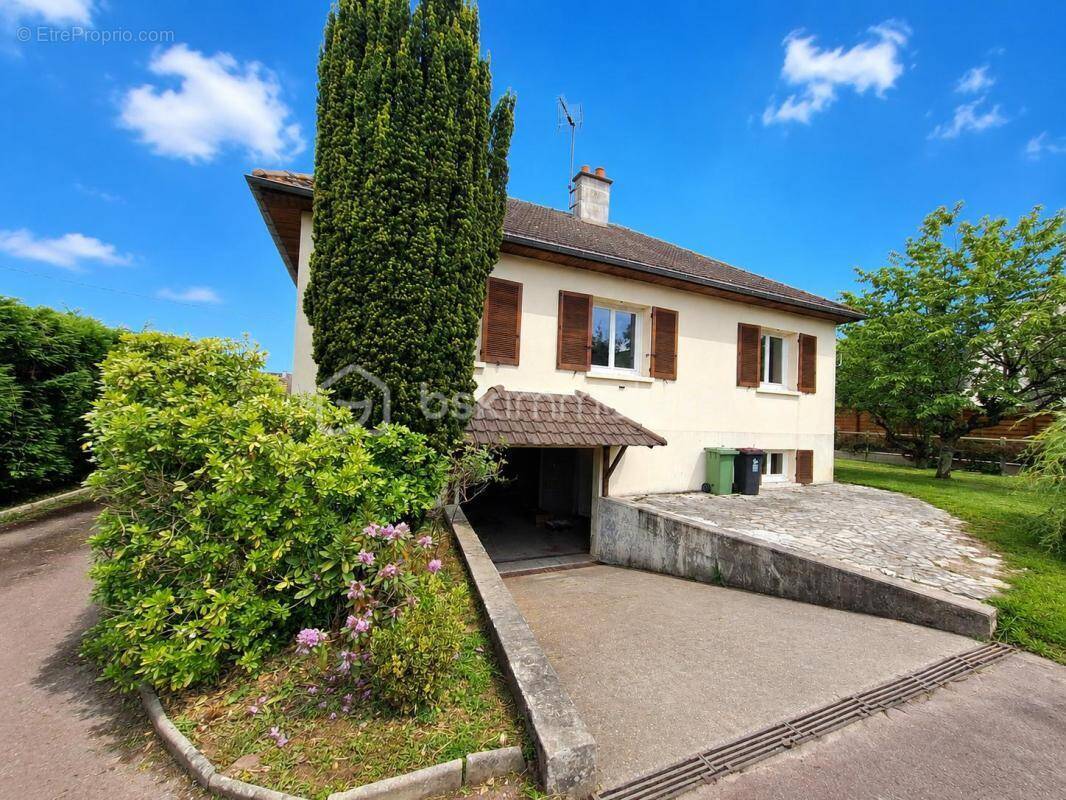 Maison à ROGNY-LES-SEPT-ECLUSES