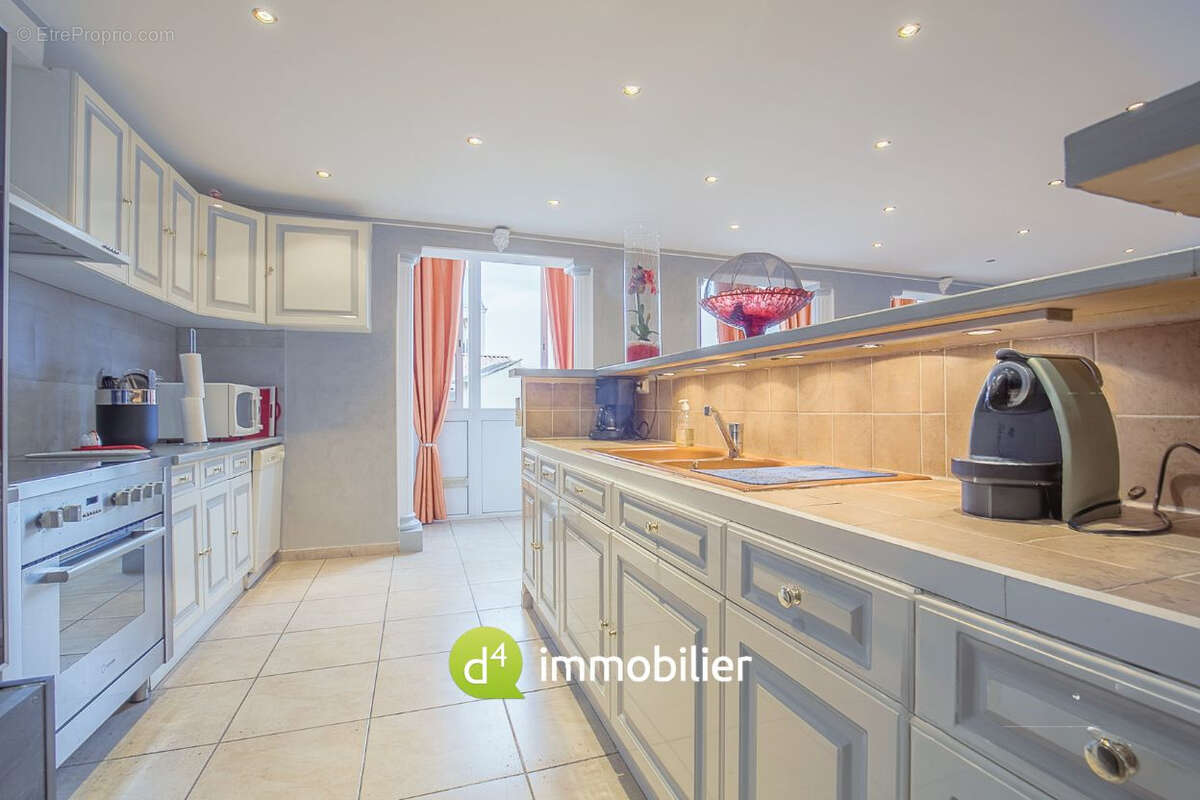 Appartement à MARSEILLE-1E