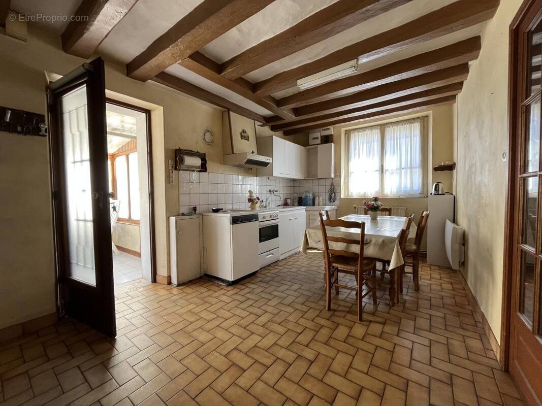 Maison à NUILLE-LE-JALAIS