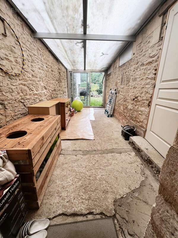 Proche Trélissac - Maison de caractère rénovée à vendre à Cubjac   3 chambres, grand espace de vie, atelier - photo 9