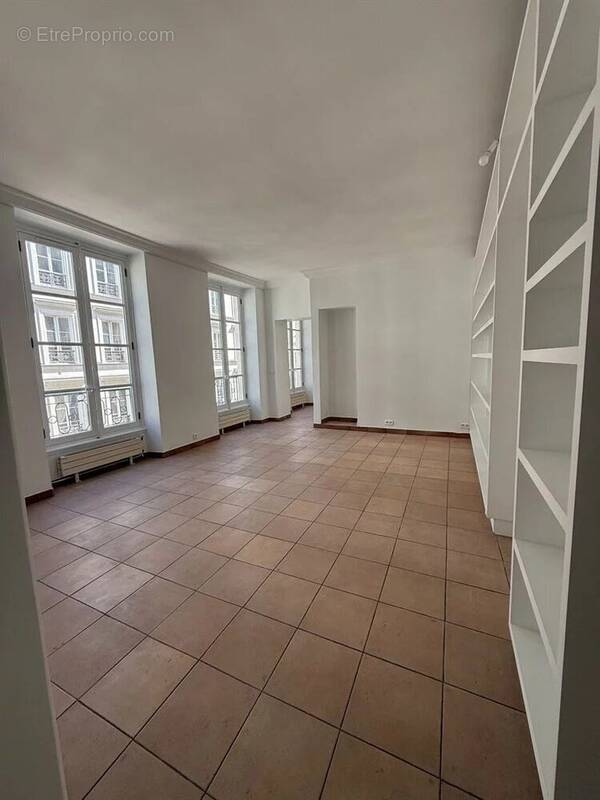 Appartement à PARIS-3E