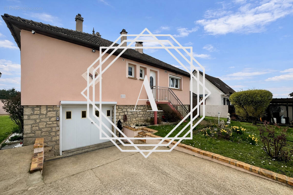 Maison à SAINT-CREPIN-IBOUVILLERS