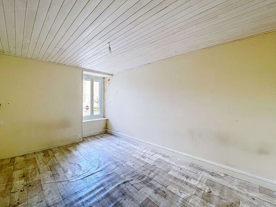 Maison à MINIAC-MORVAN