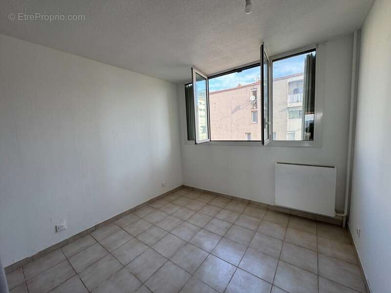 Appartement à CARROS
