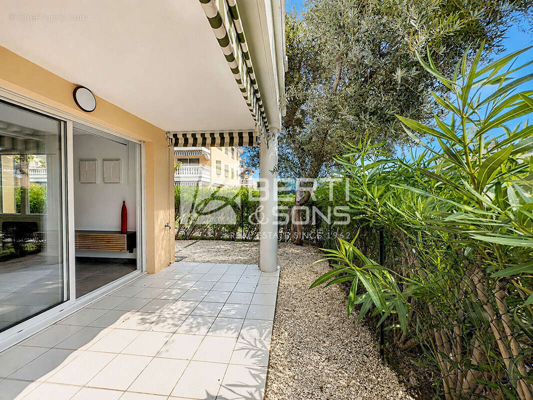 Appartement à MANDELIEU-LA-NAPOULE