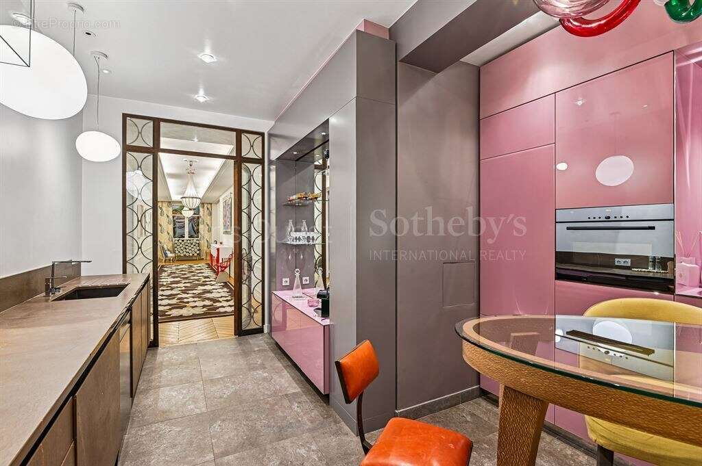 Appartement à PARIS-16E