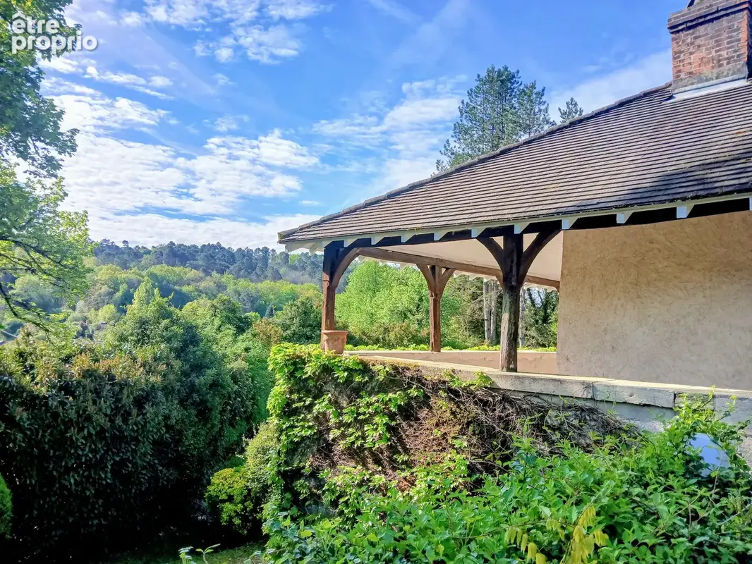 Belle propriété à rénover, comprenant un logement d'amis et offrant une vue sur un vallon boisé. - photo 10