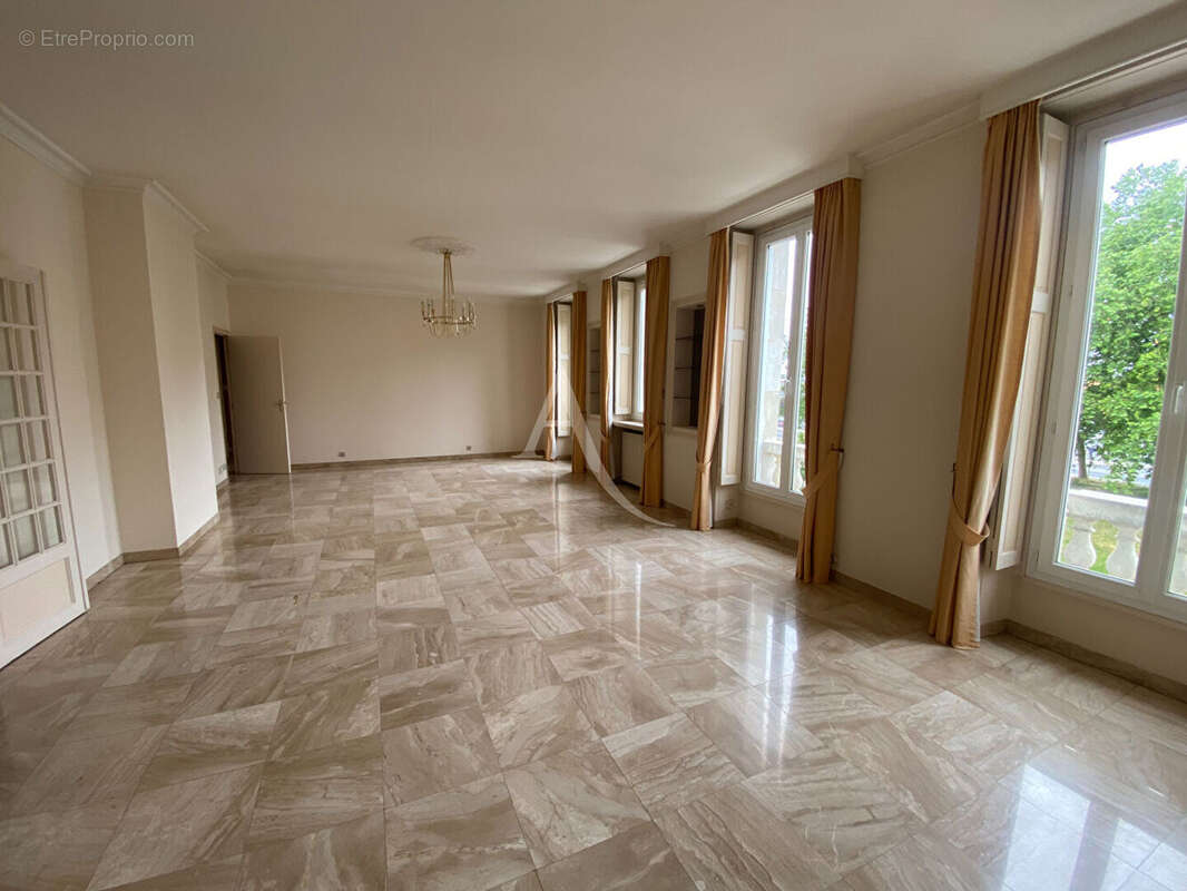 Appartement d'exception au coeur de Rochefort - 4 pièces - 139,20 m² - photo 2