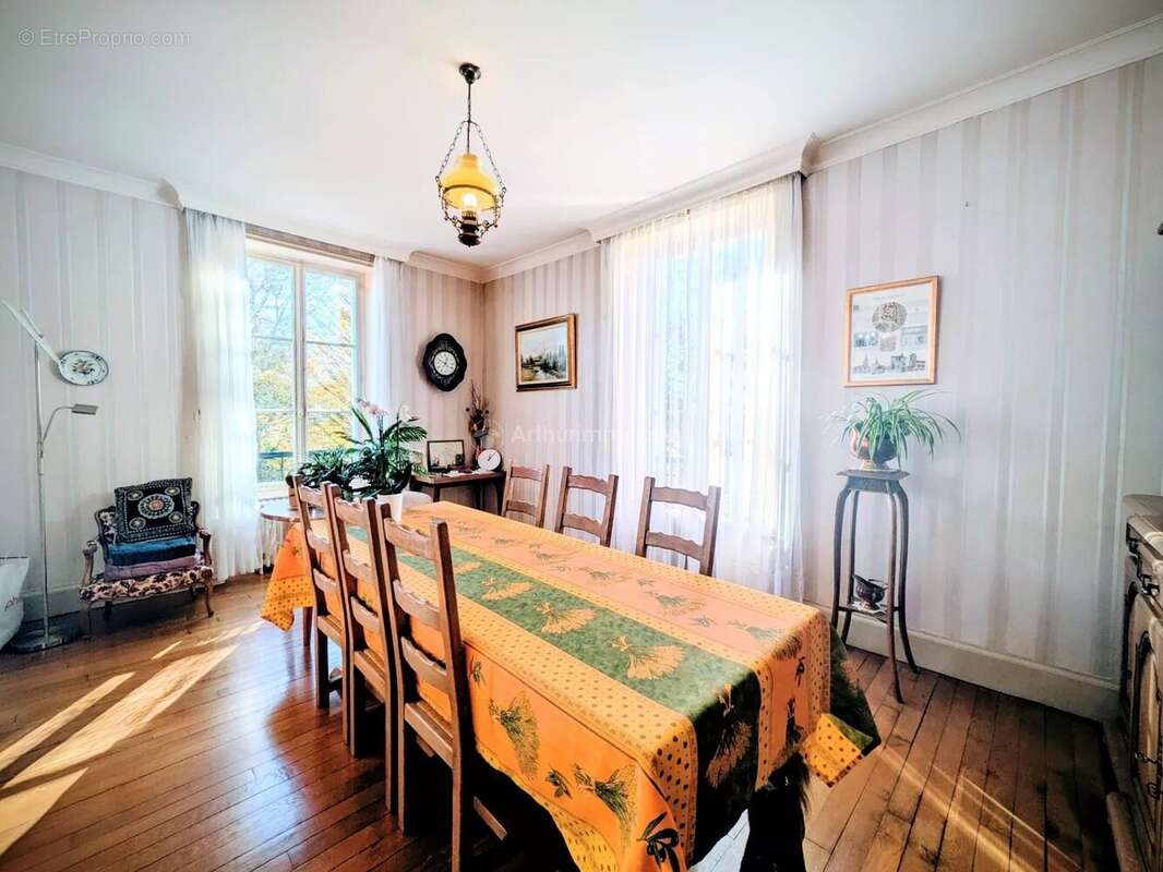 Maison à NEUFCHATEAU