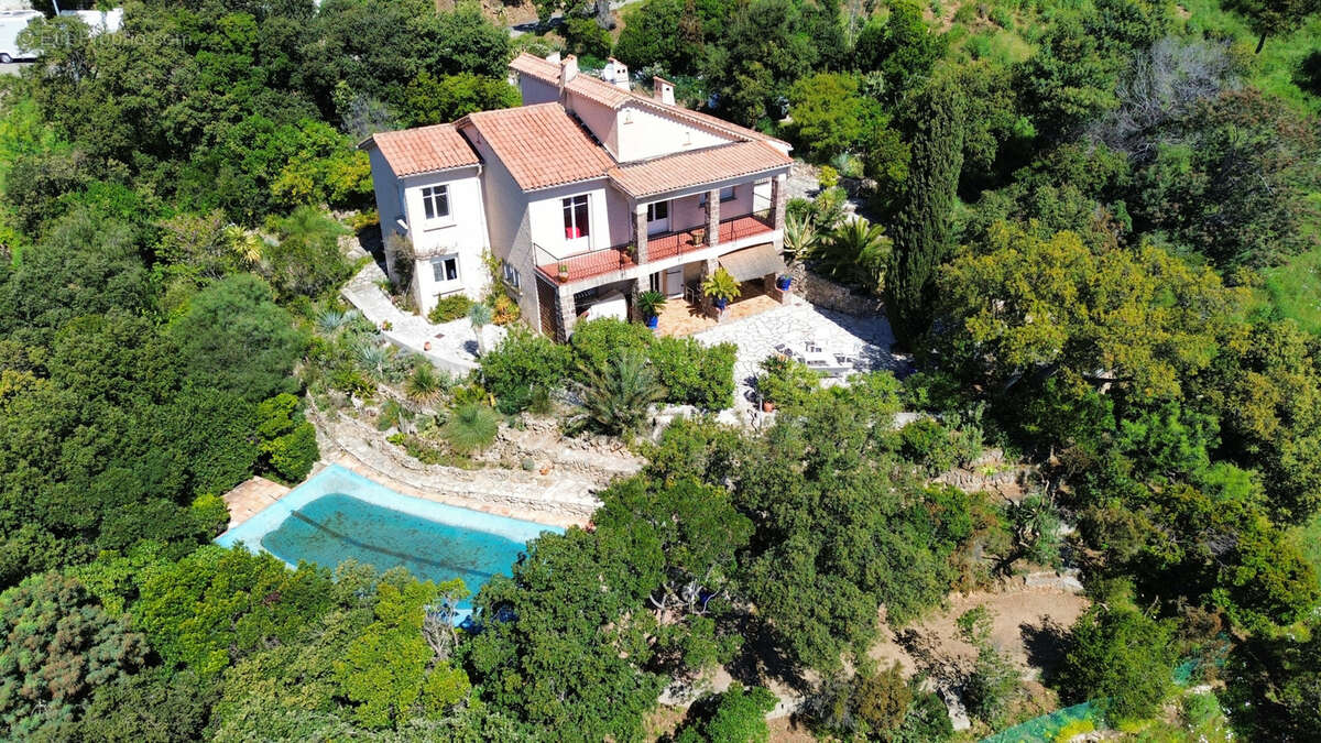 Maison à LES ISSAMBRES