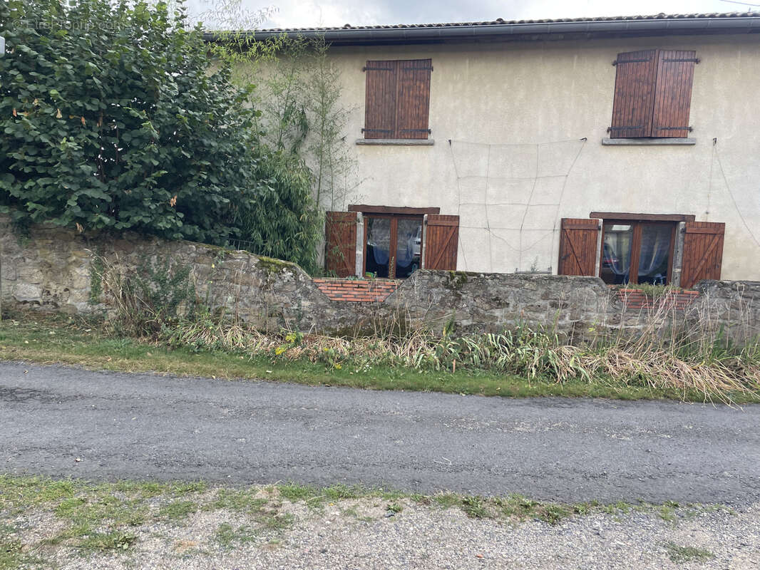Isserteaux - maison avec dependances - photo 3