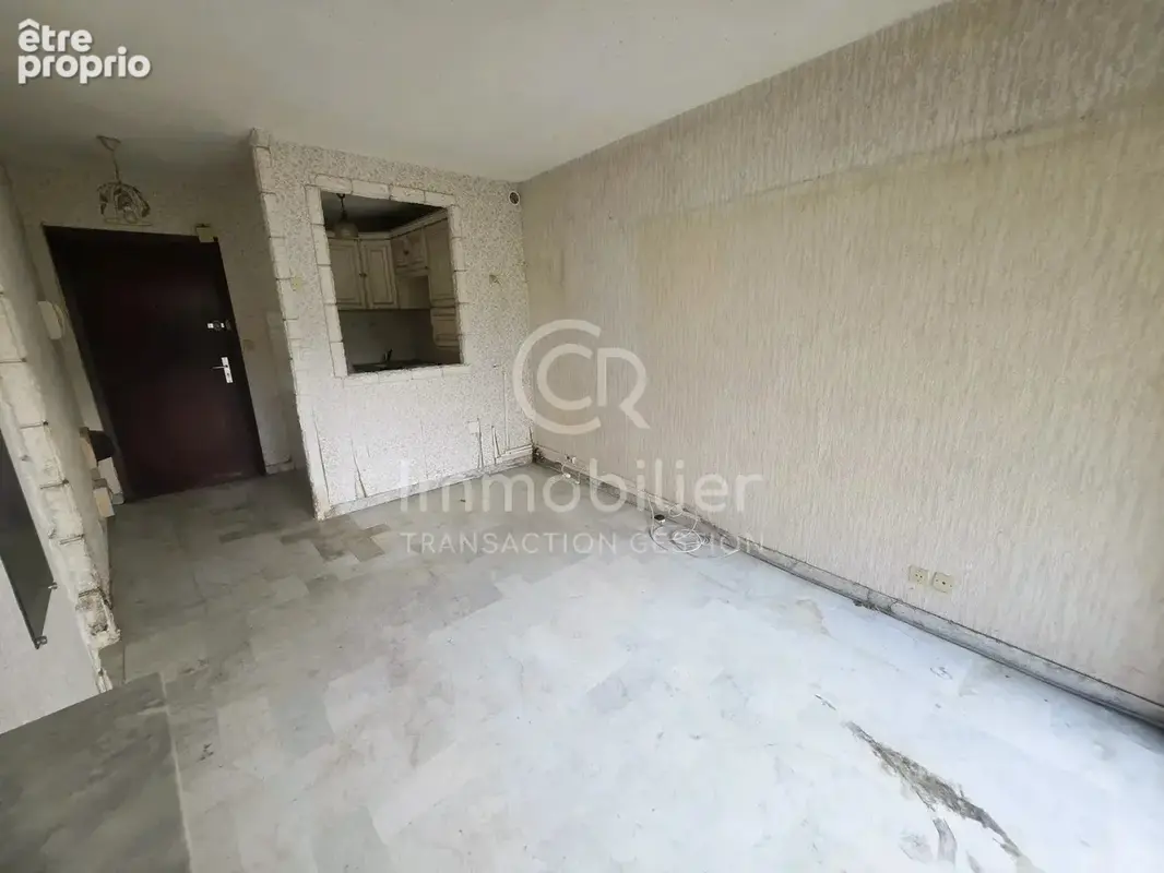 Studette a renover - 200m des plages - ideal loc courte duree - photo 2