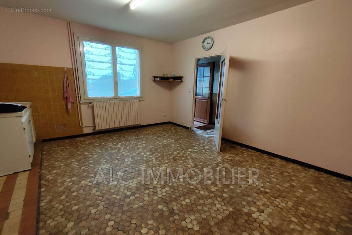 Maison 125 m² à Saint-Aubin-De-Locquenay  - photo 4