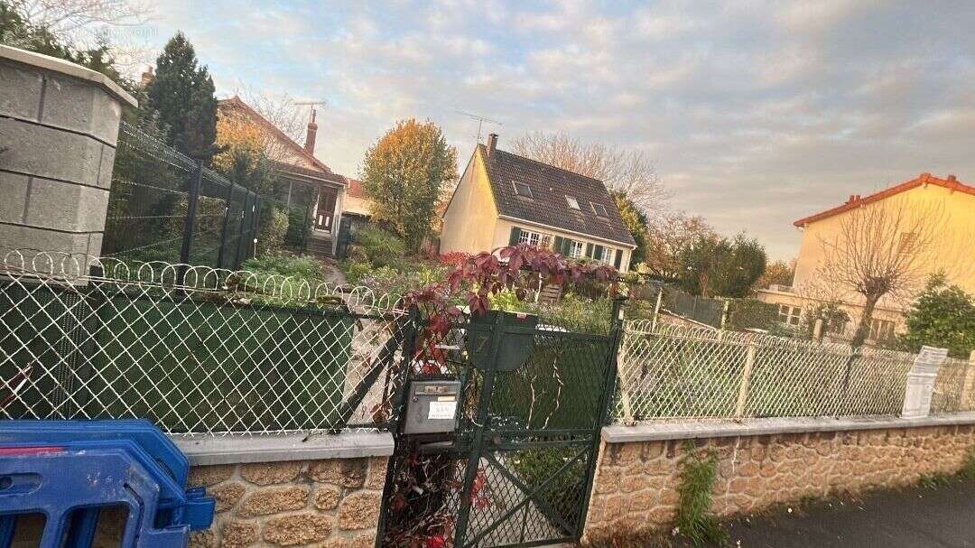 Terrain à NEUILLY-SUR-MARNE