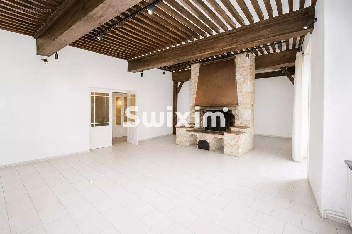 Maison immeuble de ville de caractère à rénover au cœur de Saint-Amour - photo 2