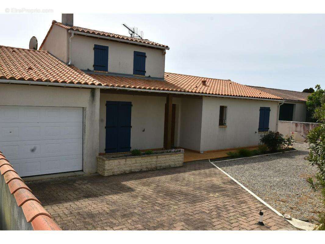 Maison à LA BREE-LES-BAINS