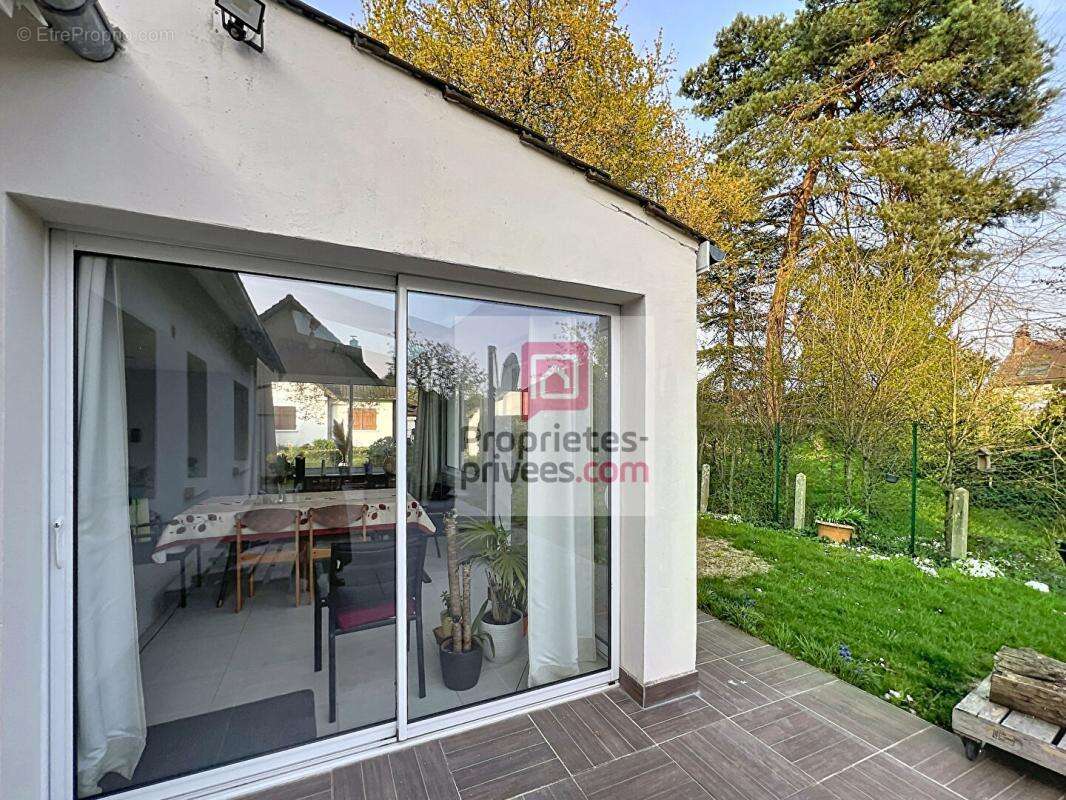 Maison à LE PERRAY-EN-YVELINES