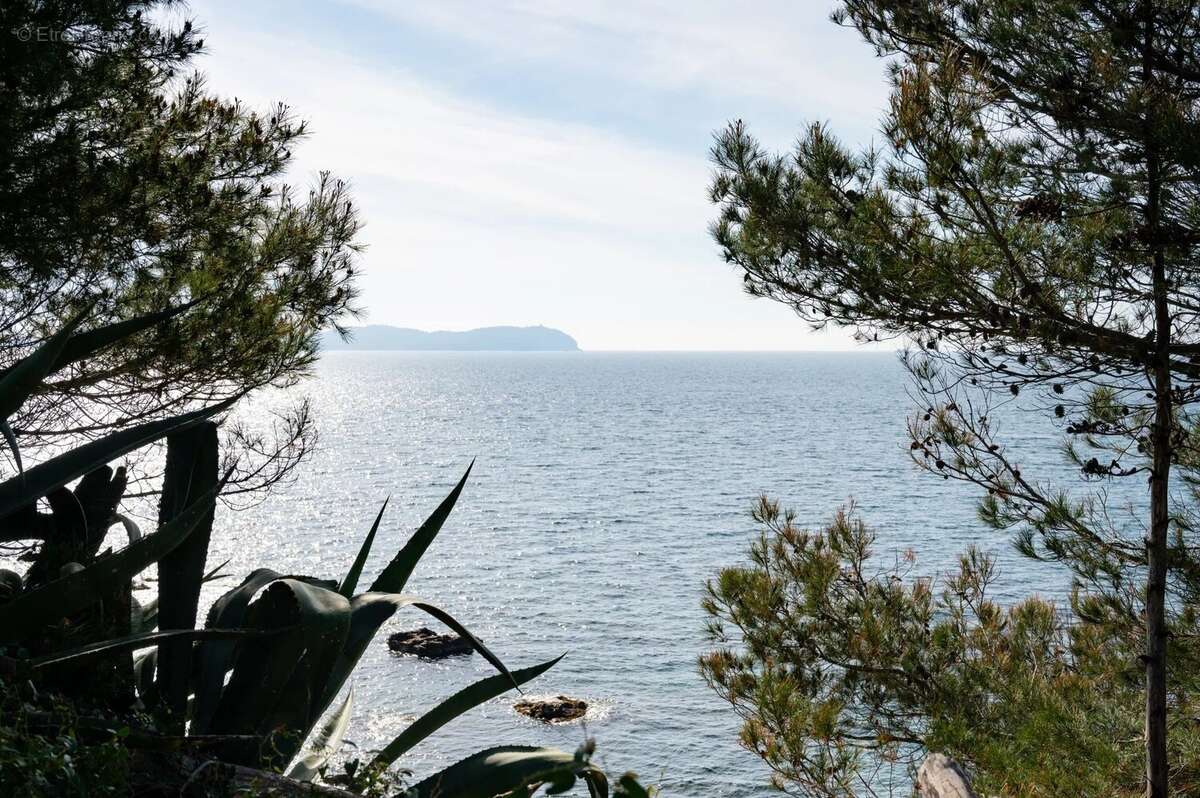 Maison à CARQUEIRANNE