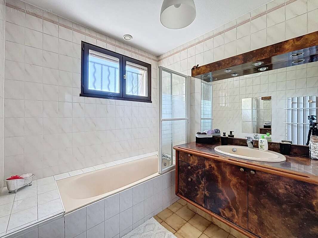 Maison à SAINT-JUST-DE-CLAIX