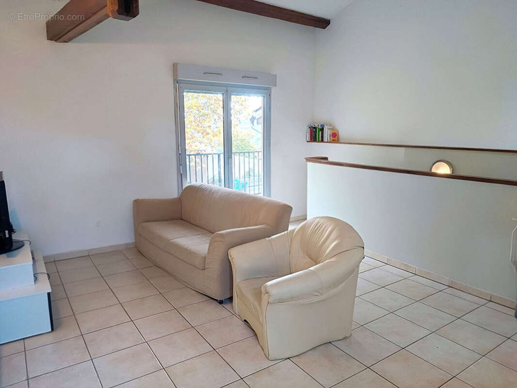 Ensemble immobilier avec 2 maisons (3 logements), garages et terrains constructibles. - photo 6