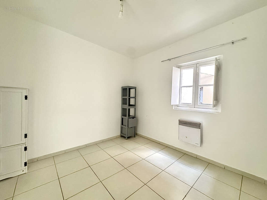 Appartement à SAINT-LAURENT-DU-VAR