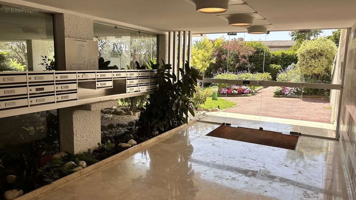Exclusivite : appartement 2 pieces antibes quartier saint-jean - photo 4