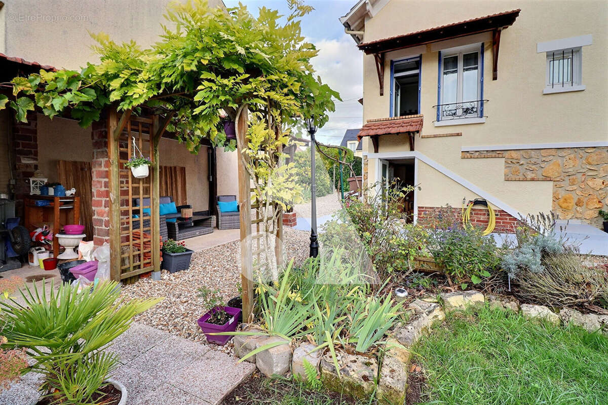 Maison à MERY-SUR-OISE