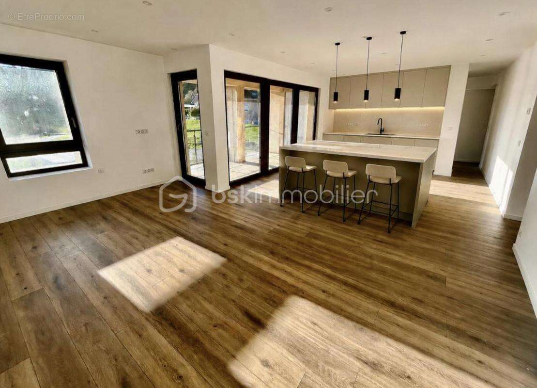 Appartement à PRINGY