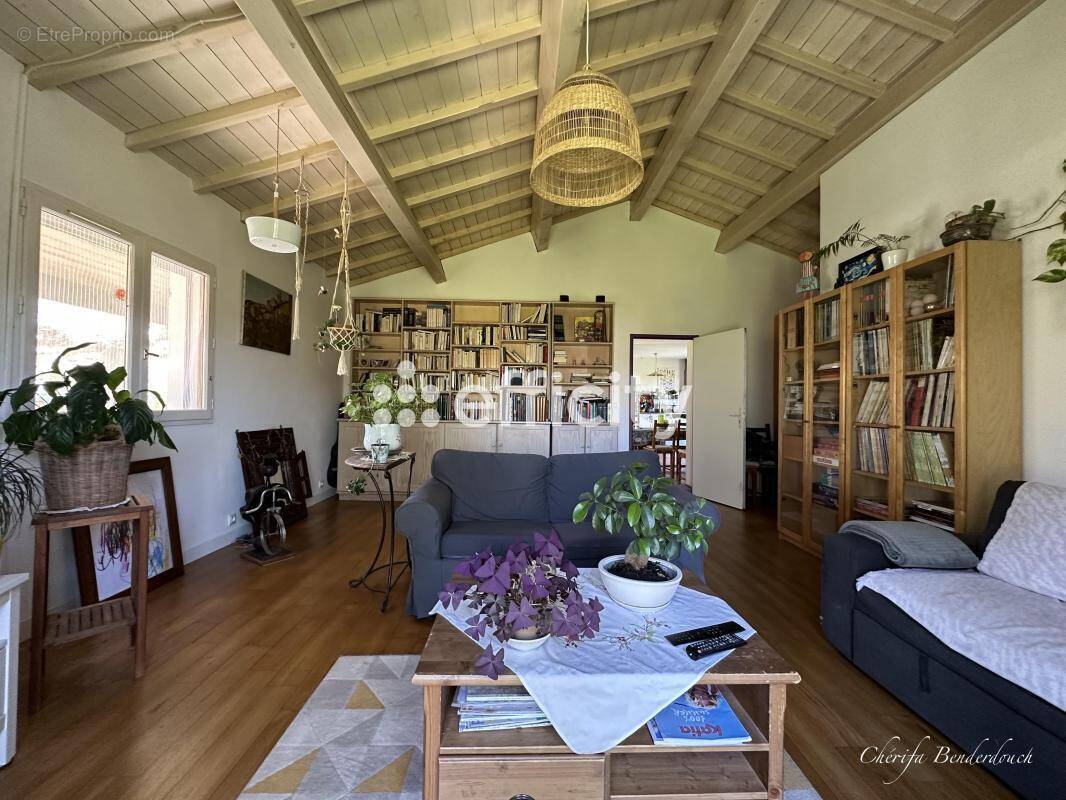 Maison à SAINT-CAPRAIS-DE-BORDEAUX