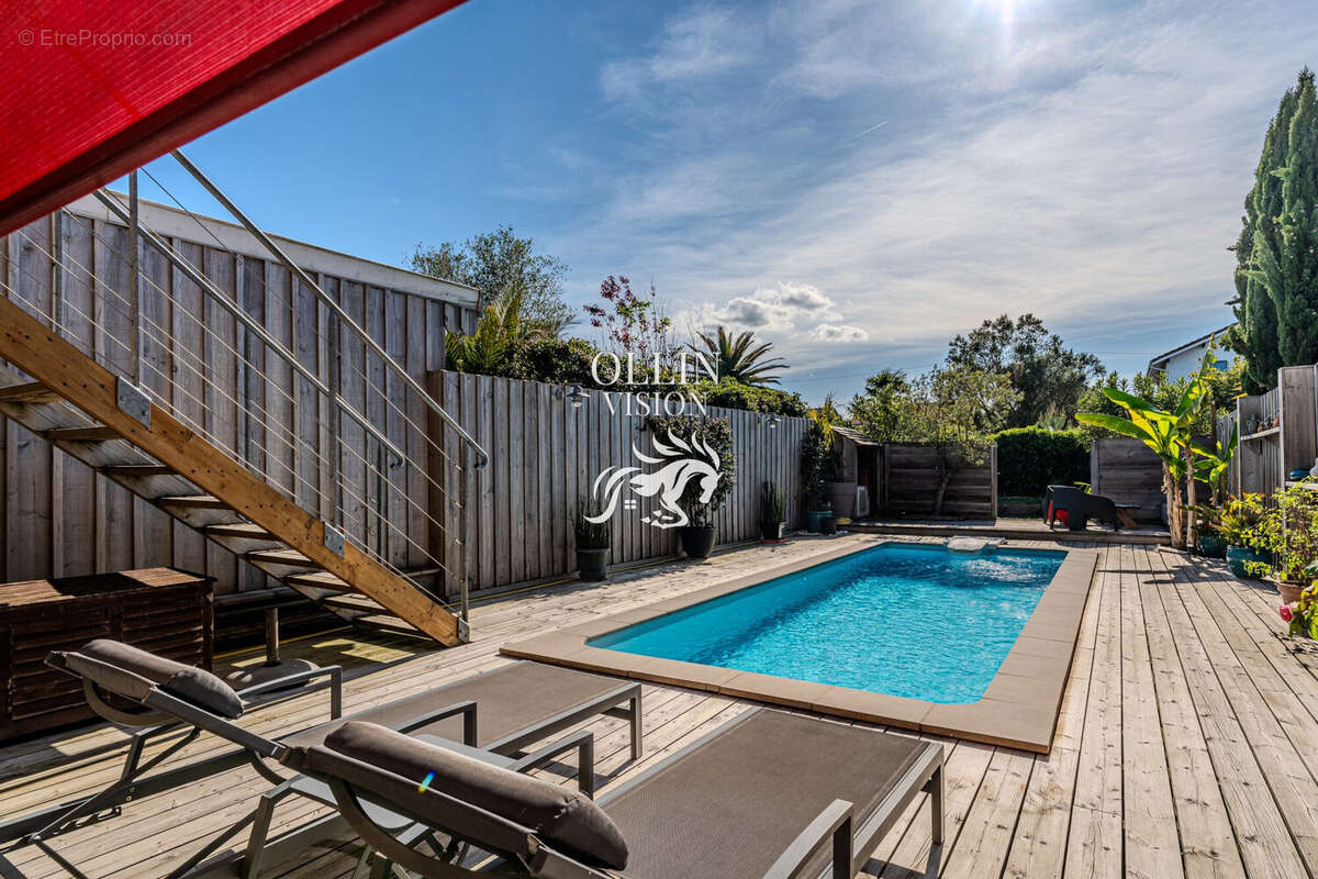 Maison 161 m² à La Teste-De-Buch  - photo 2