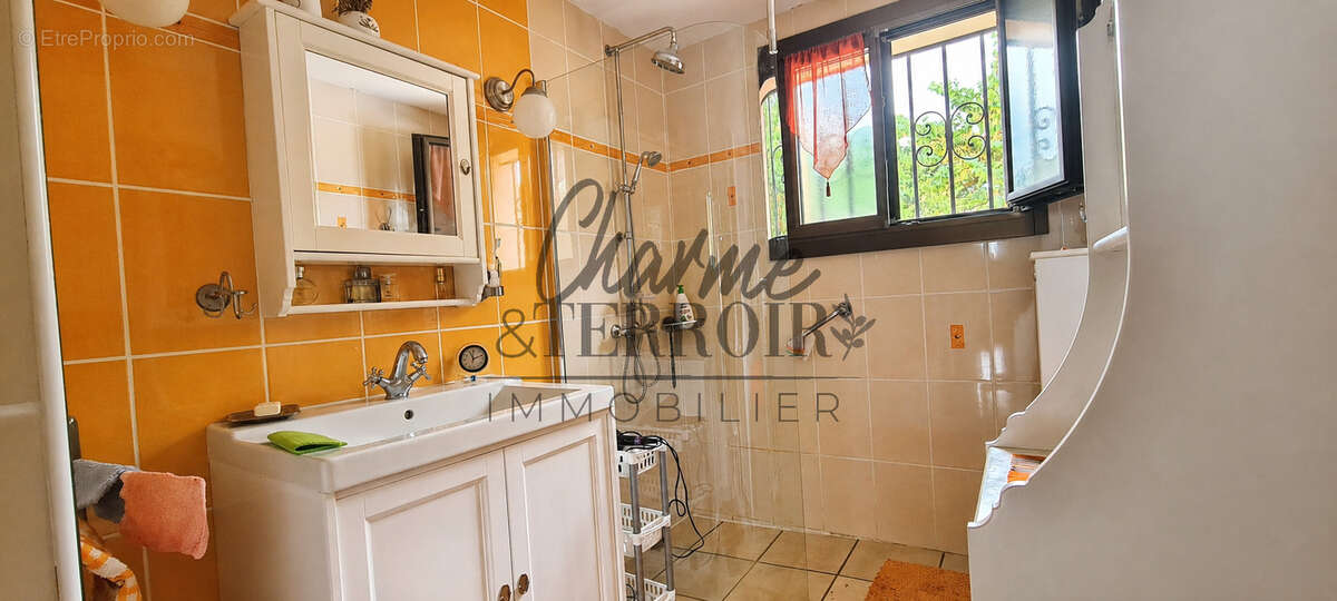 St Quentin la Poterie Villa avec piscine  - un cadre de vie méditéranéen privilégié - photo 13