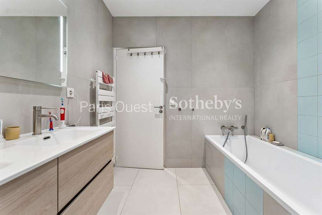 Appartement à NEUILLY-SUR-SEINE