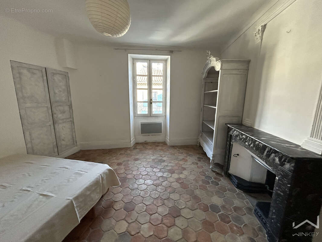 Appartement à LA GARDE-ADHEMAR