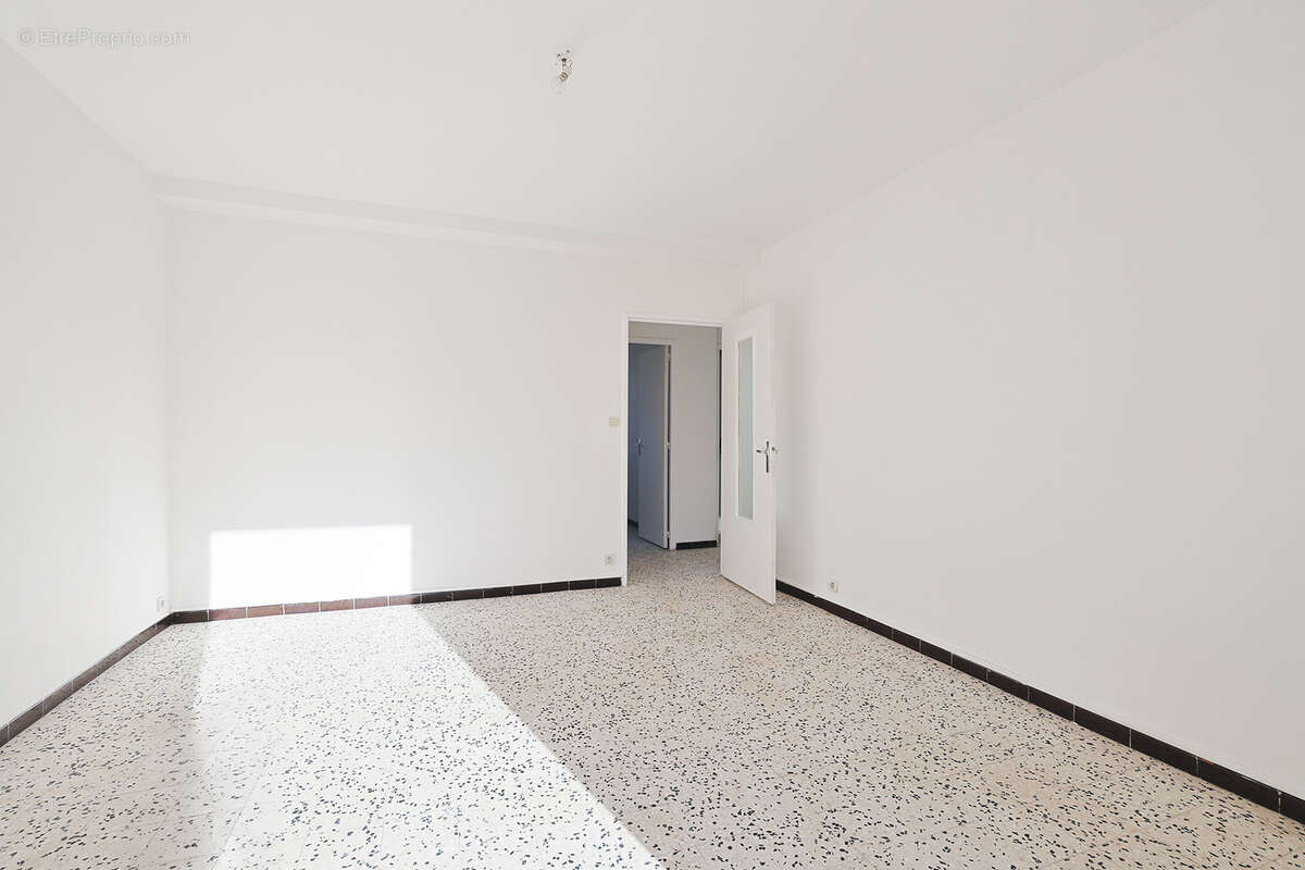 Appartement à SOLLIES-PONT