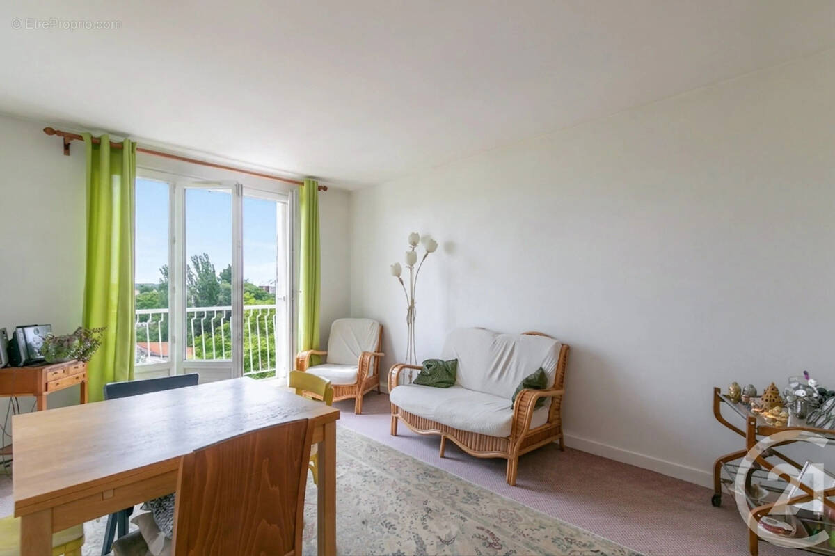 Appartement à SAINT-MAUR-DES-FOSSES