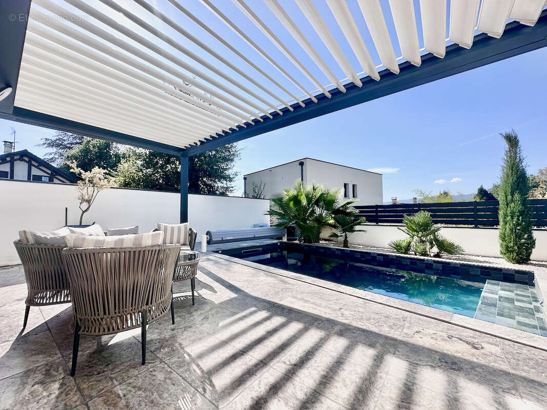 Maison à SALAISE-SUR-SANNE