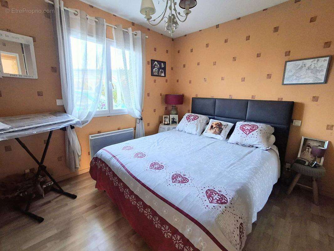 Maison à SAINT-CHRISTOLY-DE-BLAYE