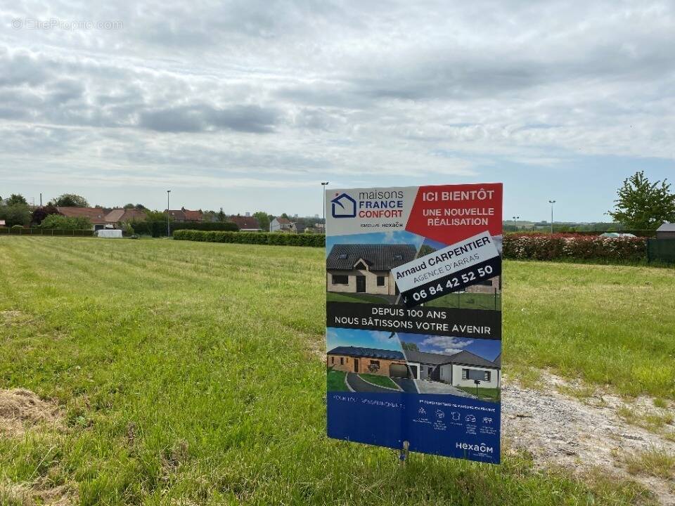 Terrain à IZEL-LES-HAMEAUX