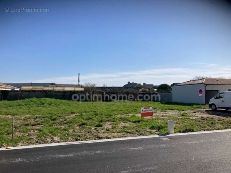 Terrain à CHATEAUBERNARD