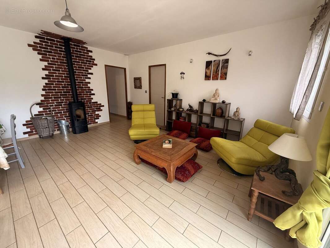 Maison à MONTCLUS