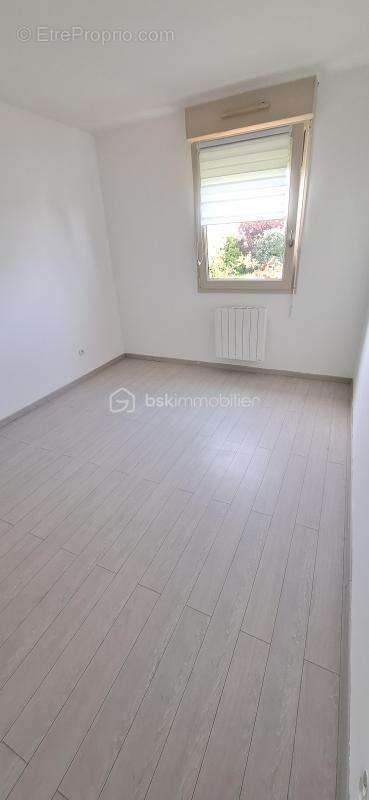 Maison moderne 5 chambres avec extension bois, piscine et grand terrain - photo 9