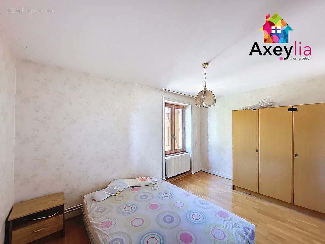 A vendre - st hilaire sous charlieu - maison a renover, 7 chambres, terrain et dependances - photo 11
