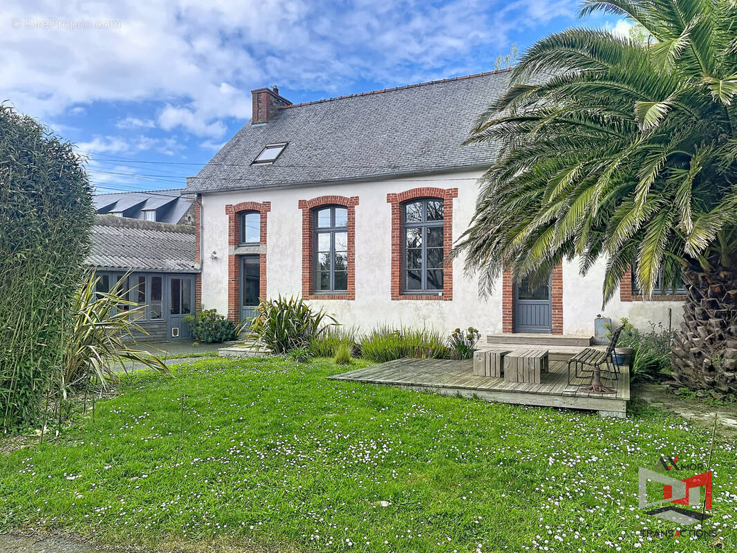 Maison à PLOUGRESCANT