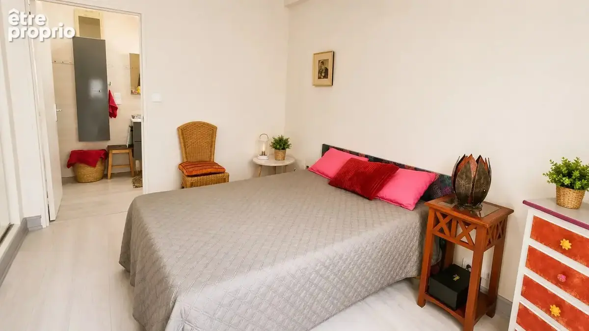Exclusivite : centre ville appartement t2  au 1er étage . - photo 6