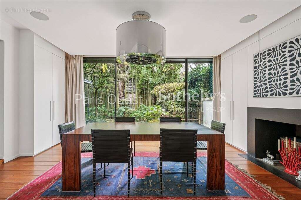 Maison à NEUILLY-SUR-SEINE