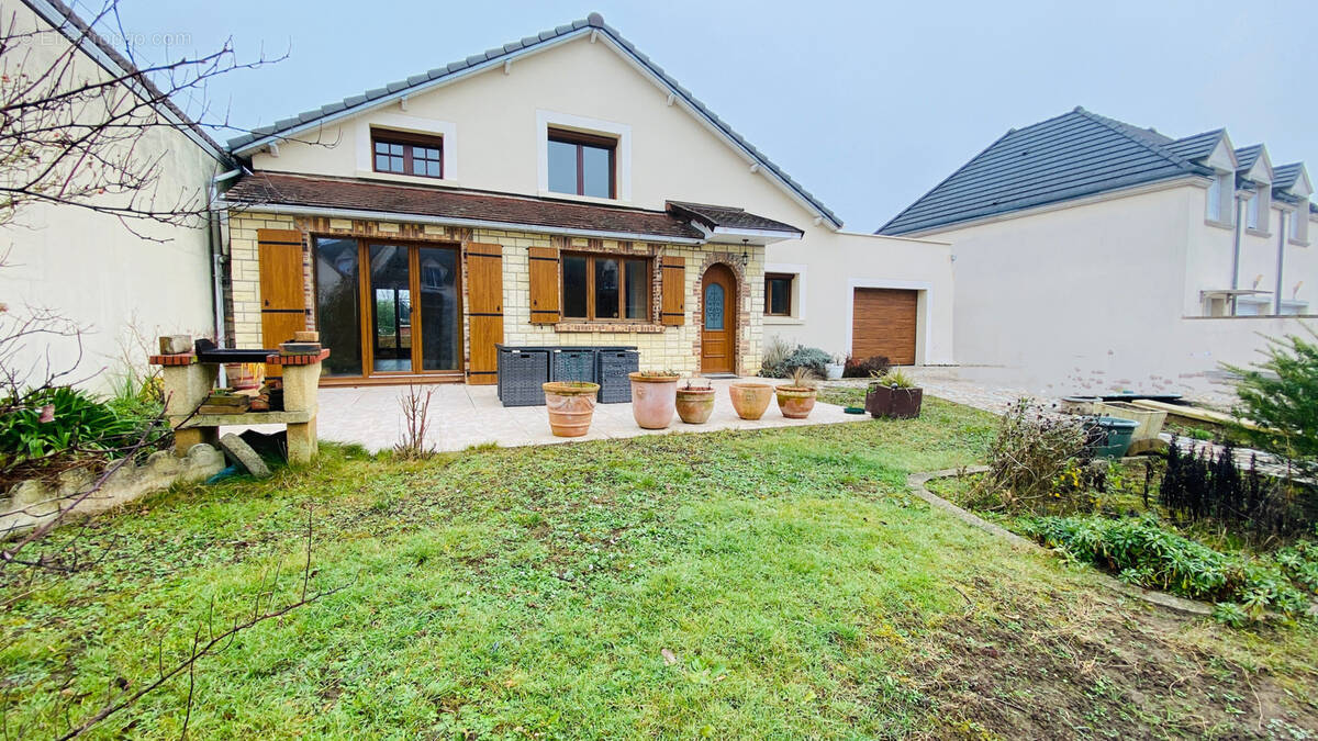 Maison à LA VILLE-DU-BOIS