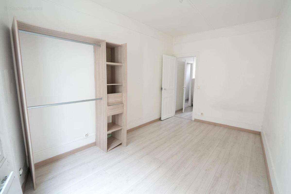Appartement à COURBEVOIE