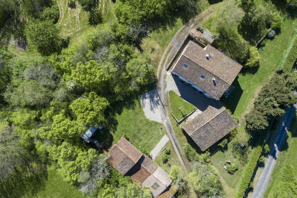 Maison à ESCUEILLENS-ET-SAINT-JUST-DE-BELENGARD